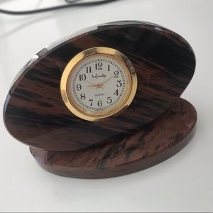 Infinity quartz clock